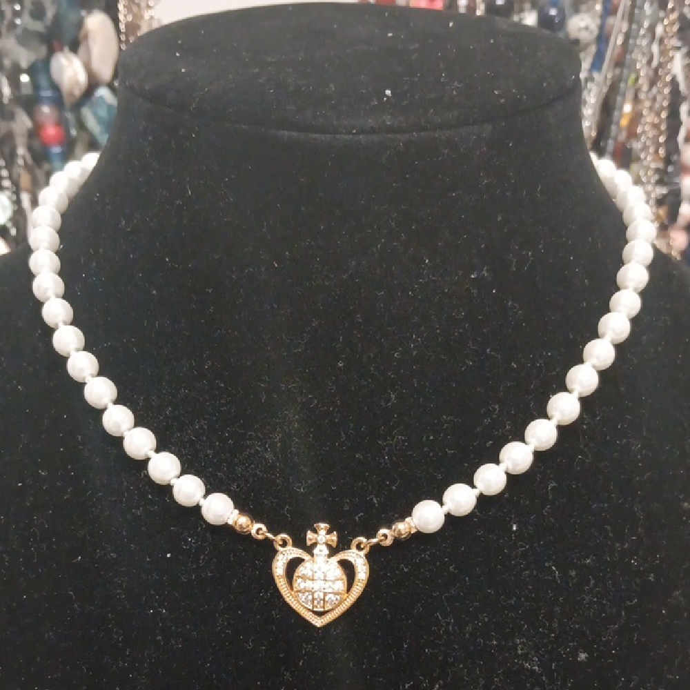 Elegant Gold and White Pearl Necklace